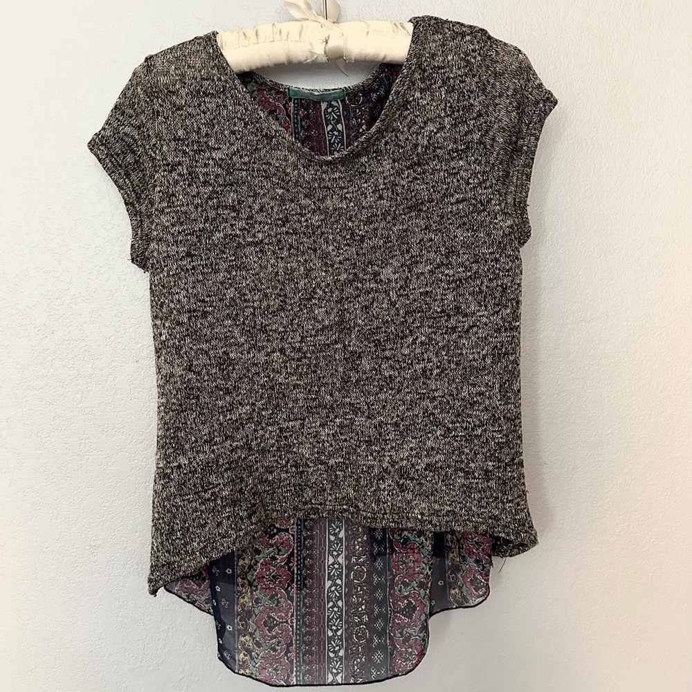 Julie’s Closet Short Sleeve Sweater Knit and Chiffon High Low Hem Split Back VTG